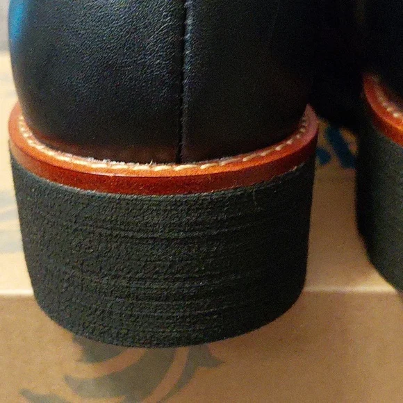 Sofft Women's Black Ankle Zip Boots with Brown Trim Size 8.5 - Picture 5 of 7